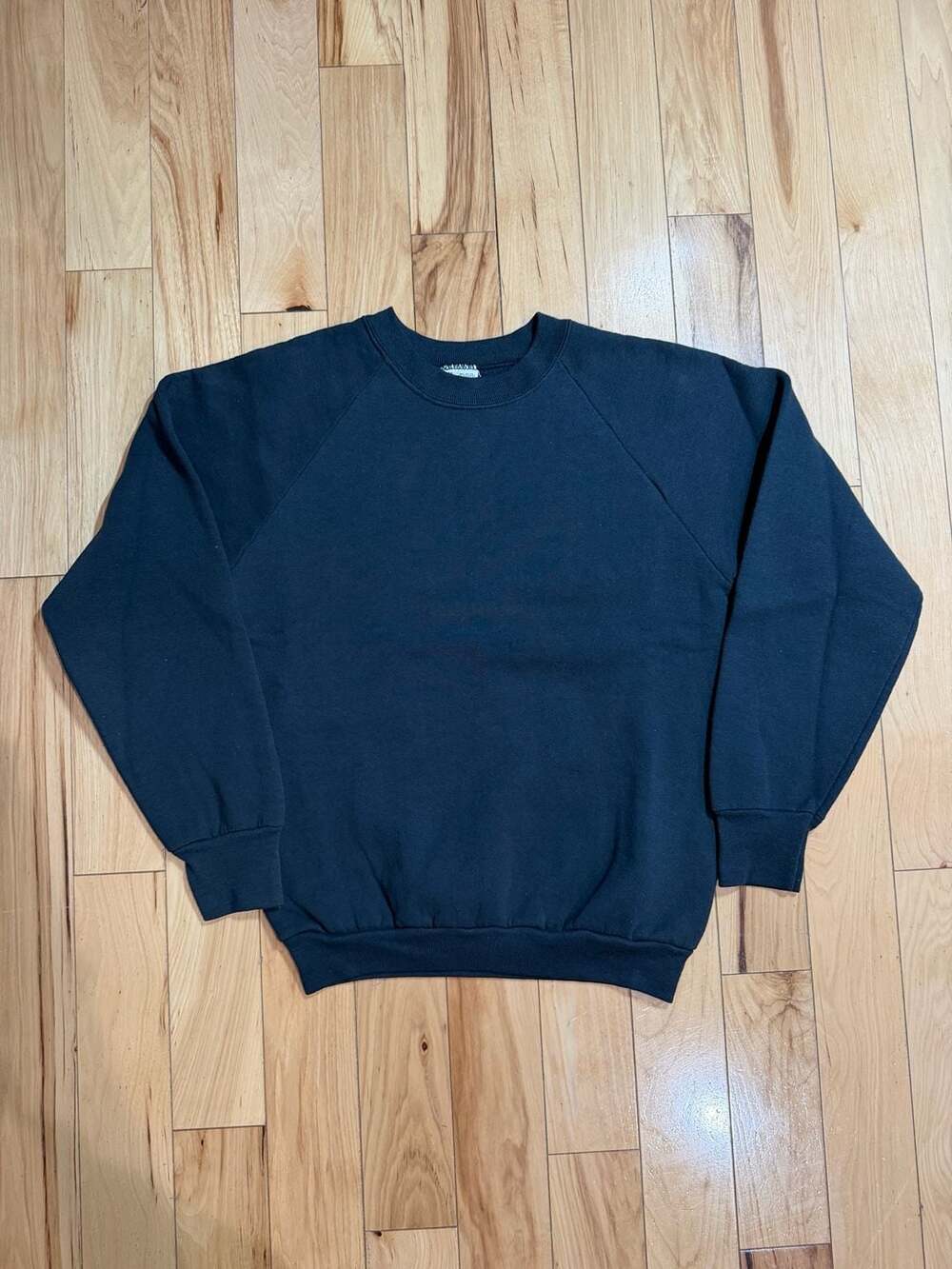 Vintage 90s Black Fruit of the Loom Blank Raglan Crewneck Sweatshirt